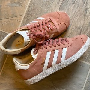 Mauve Adidas Gazelle Sneakers